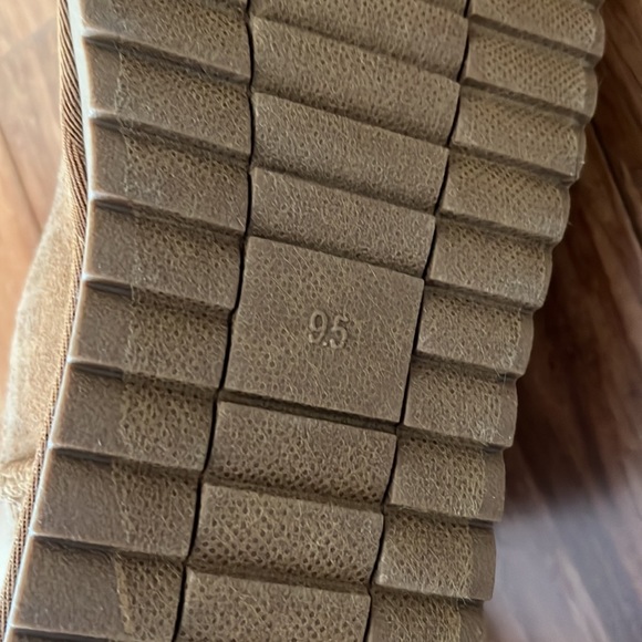 Mini slippers 9.5 (run small) - Picture 4 of 4